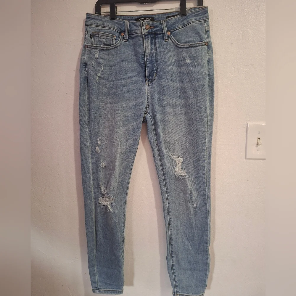 Light Blue Distressed Women's Judy Blue Jeans Size 11.